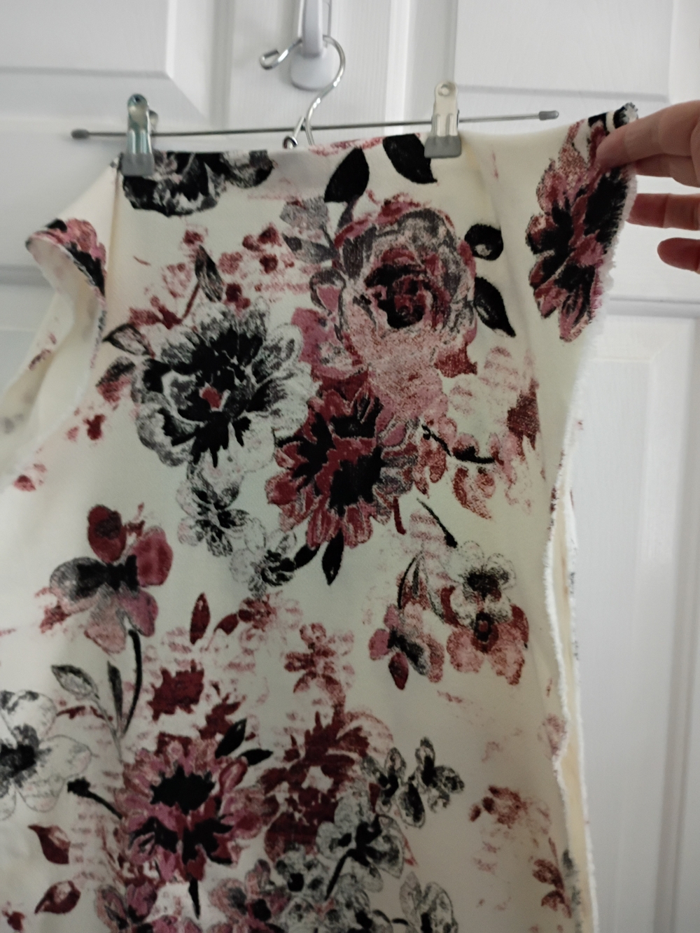 Liz Claiborne Cream Scarf with Pink and Black Floral Print - Picture 6 of 6